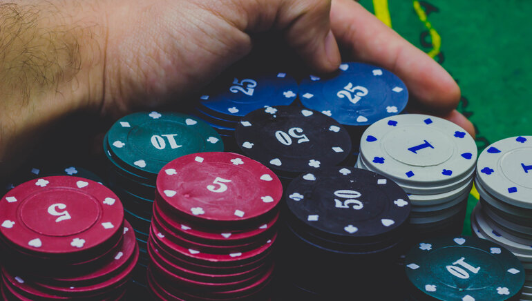 学习百家乐所有知识 揭秘詹姆斯·邦德独为何对它情有独忠！