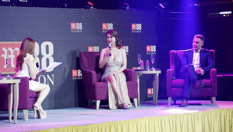 M88 Mansion与小泽玛利亚庆祝合作第二年 粉丝庆祝会引高潮